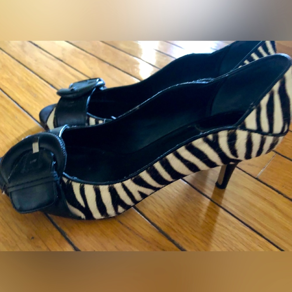 Leather Zebra Max Studio Peep-Toe’s !!
